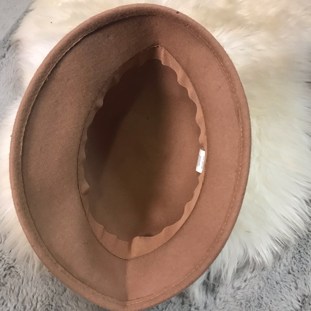 Woman’s wool hat - Picture 2 of 4